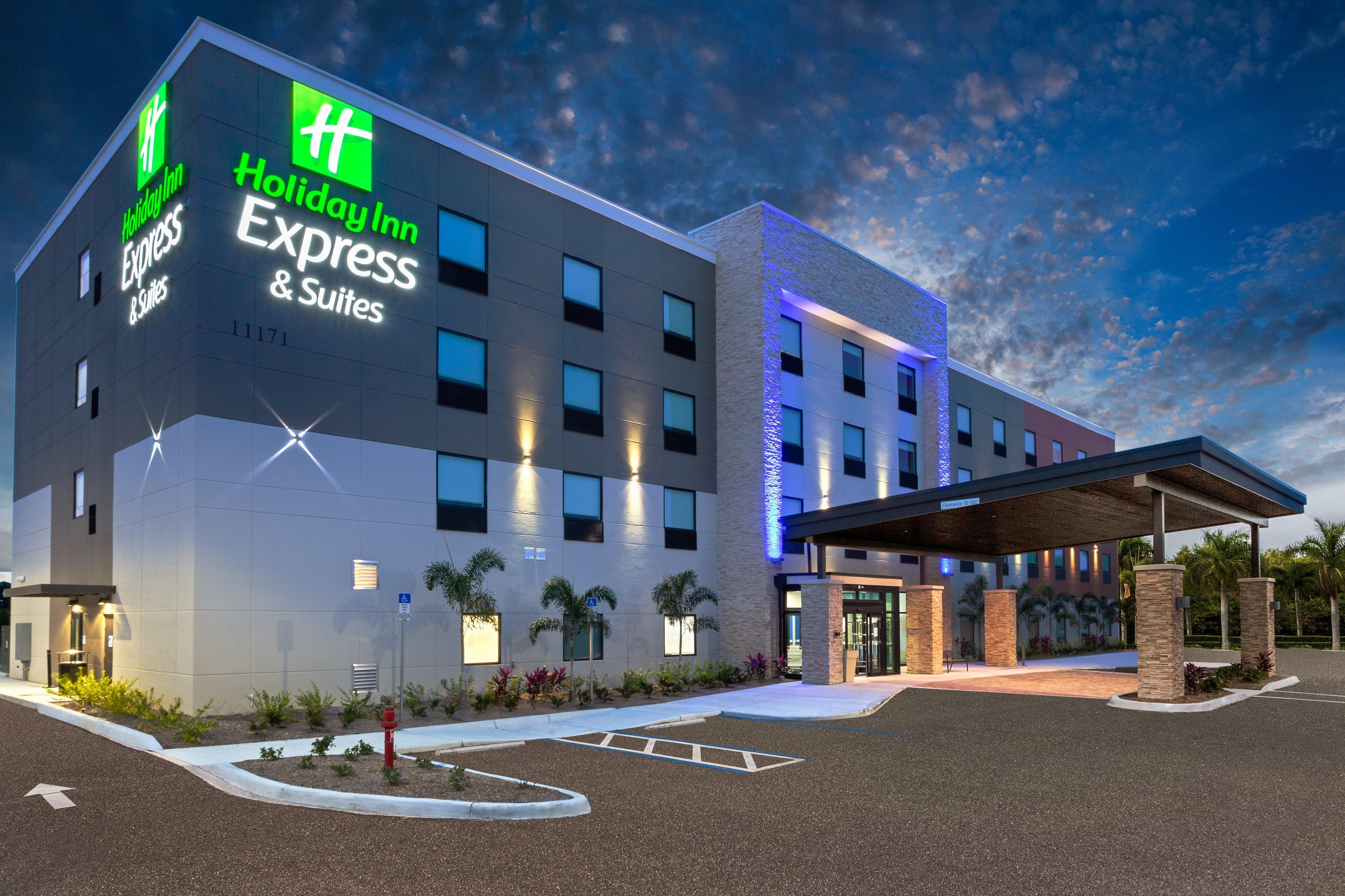 Holiday Inn Express & Suites Ft Myers Beach-Sanibel Gateway By Ihg Fort Myers Beach Esterno foto