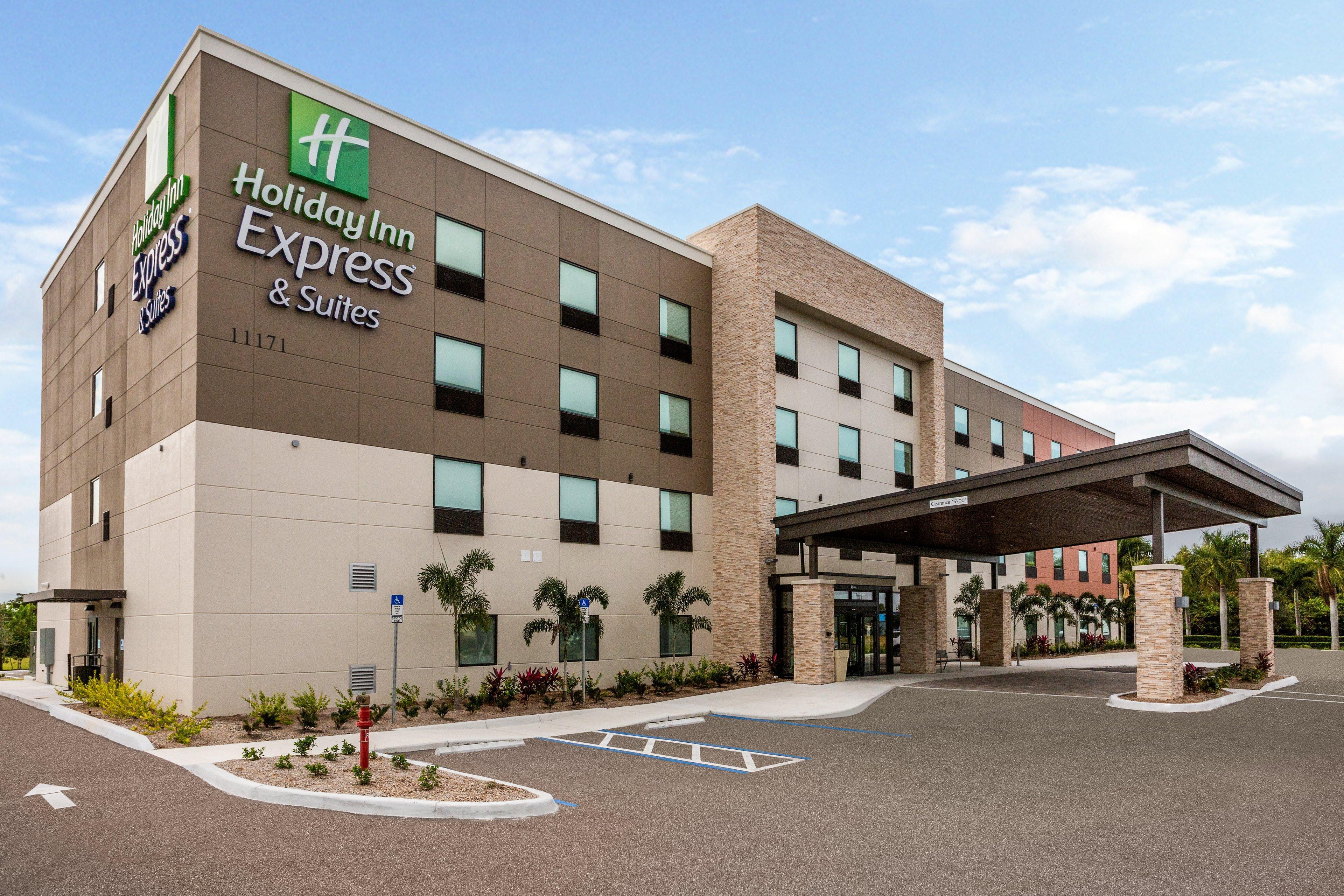 Holiday Inn Express & Suites Ft Myers Beach-Sanibel Gateway By Ihg Fort Myers Beach Esterno foto